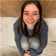 Estudiante de idiomas, imparte clases de Latín y Griego